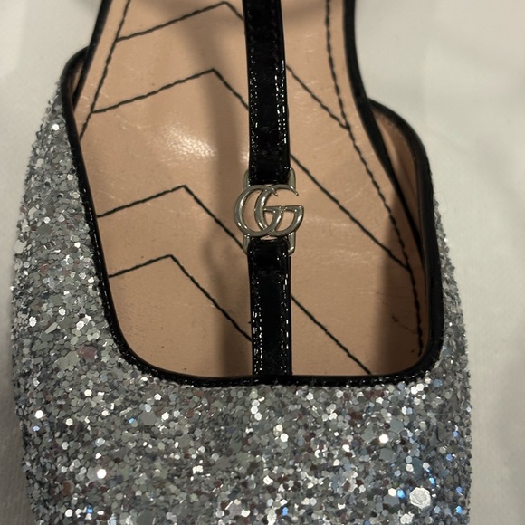 Gucci Silver Glitter Flats with Black Straps - Picture 4 of 7